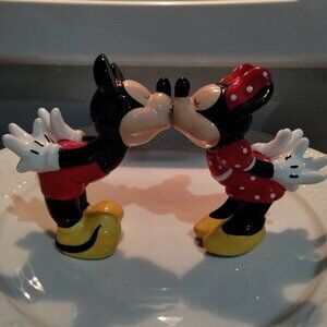 Disney Mickey and Minnie salt and pepper shakers